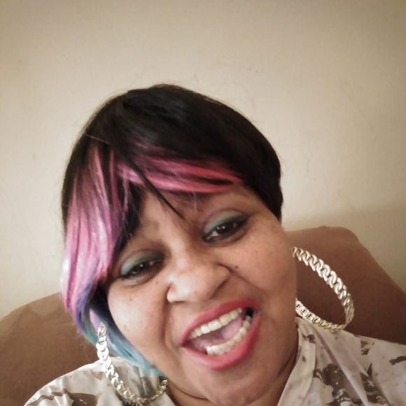 Profile Picture of Angela Carter (@angelacarter117) on Poshmark