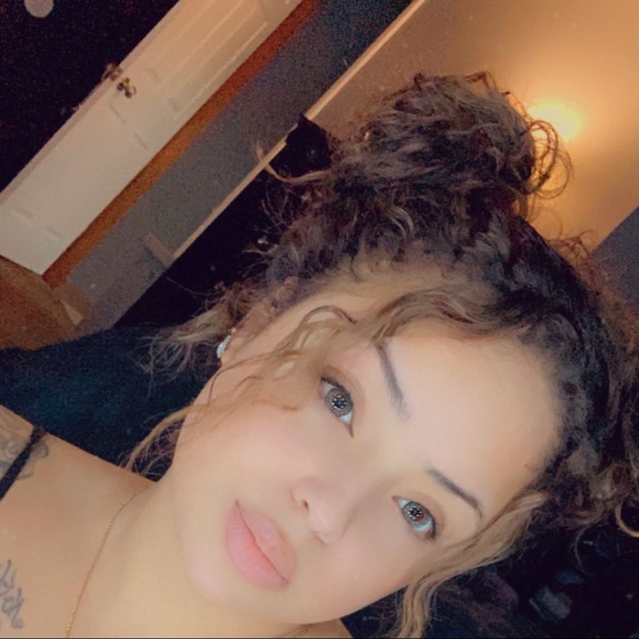 Profile Picture of Felicia Casella (@feliciacasella) on Poshmark