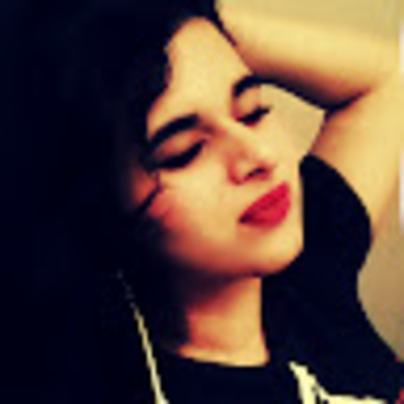 Profile Picture of Reem Reemisonfire (@reemisonfire) on Poshmark