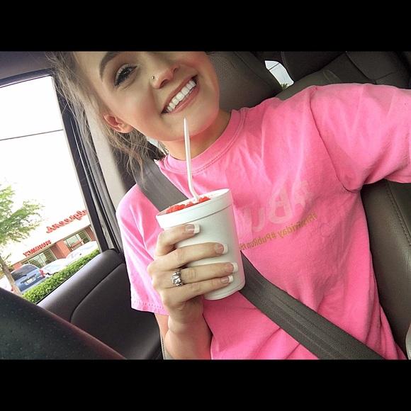 Profile Picture of Hannah Dibler (@hannahdibs) on Poshmark