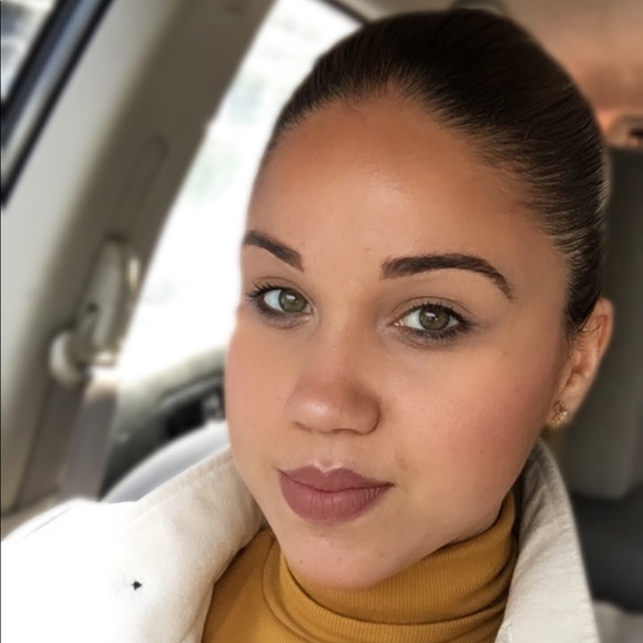 Amada Rodriguez - Poshmark Profile Picture of Amada Rodriguez (@arglamcloset) on Poshmark