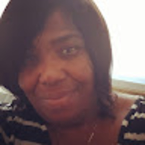 Profile Picture of Reshea Acheampong (@shea2419) on Poshmark
