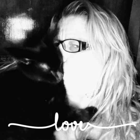 Profile Picture of Donnalee Sheets (@donnalee1902) on Poshmark