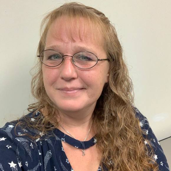 Profile Picture of Renee Downs (@rechrishan) on Poshmark