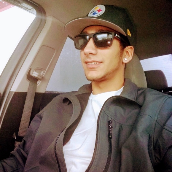 Profile Picture of Ariel Rosado (@arielrosado948) on Poshmark