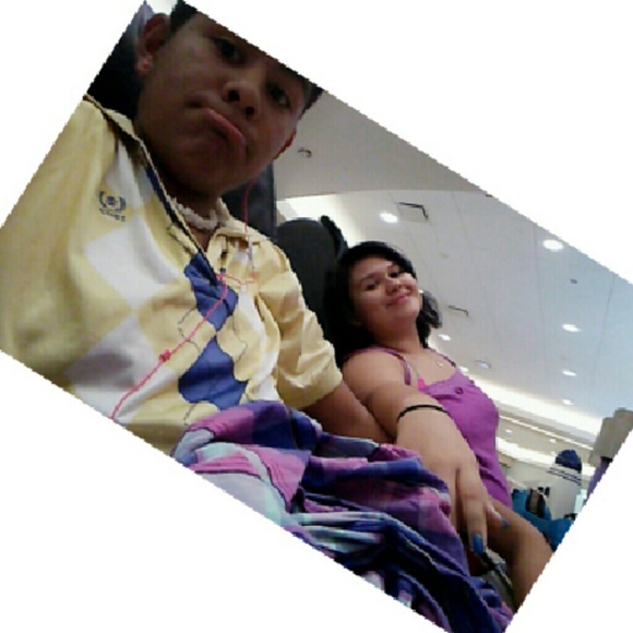 Alyssa Aldape - Poshmark Profile Picture of Alyssa Aldape (@bubbles_08) on Poshmark