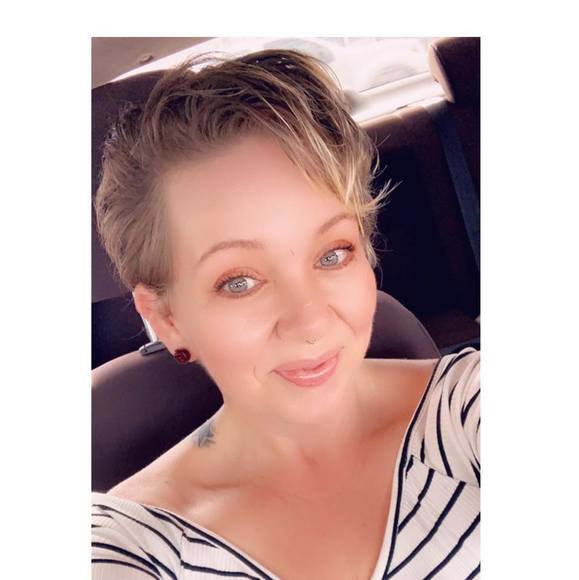 Profile Picture of Nicky Bendorf (@nbendorf) on Poshmark