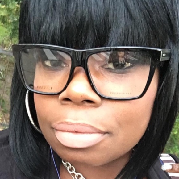 Profile Picture of Shamika Mitchell (@ohsosweetmik) on Poshmark