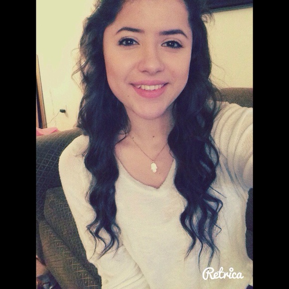 Profile Picture of Arlene Garcia (@arlene_g16) on Poshmark