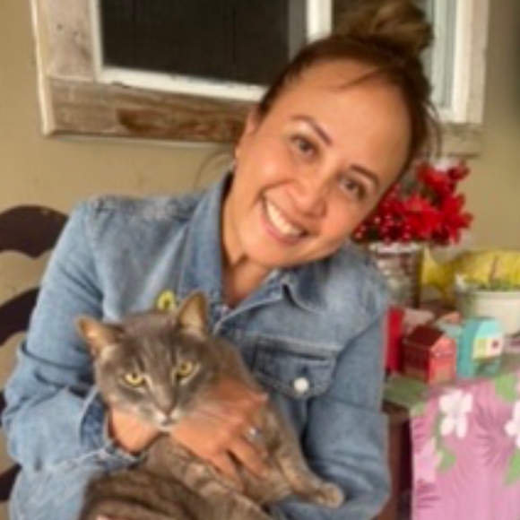 Profile Picture of Rebeca Hotta (@bexhott) on Poshmark