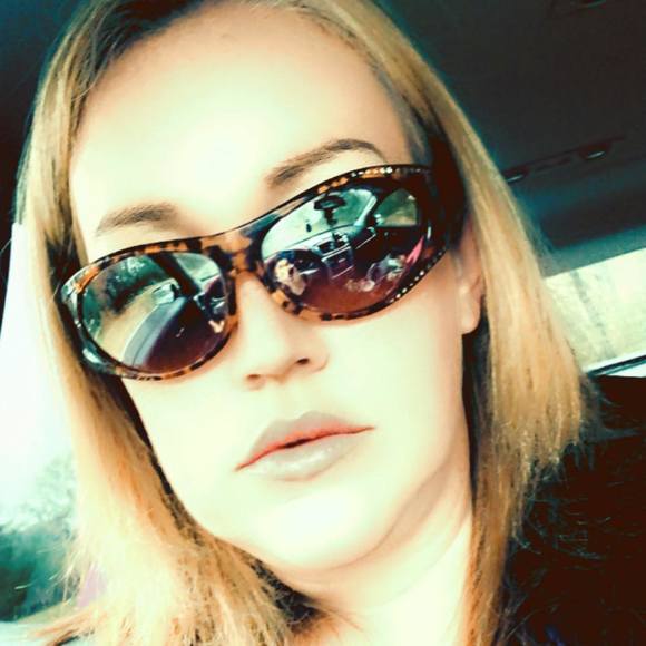 Profile Picture of Annie Scott-kaiser (@flygrl238489) on Poshmark
