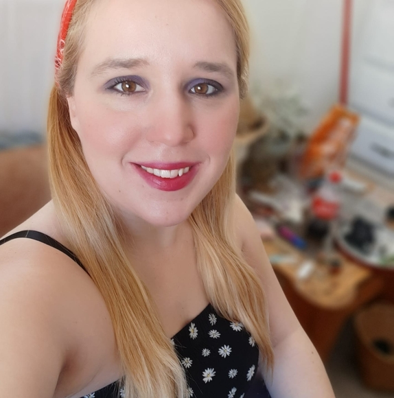 Profile Picture of Miranda Roberts (@mecpanda) on Poshmark