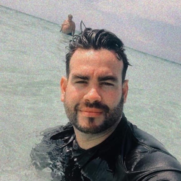 Profile Picture of Pedro javier Flores pineda (@cq0906) on Poshmark