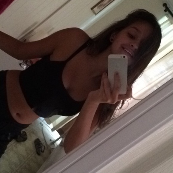 Profile Picture of Seanna Shorrock (@seasea3800) on Poshmark