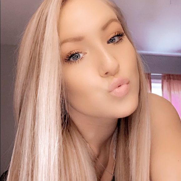 Profile Picture of Kourtney Gugel (@kourtneygugel) on Poshmark