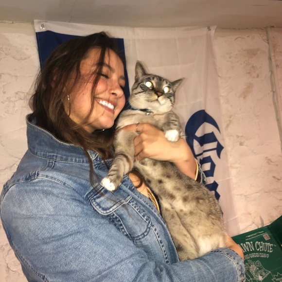 Profile Picture of Kathryn Martenet (@kat_martenet) on Poshmark