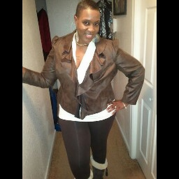 Profile Picture of Lisa Hamlett williams (@leigh61272) on Poshmark