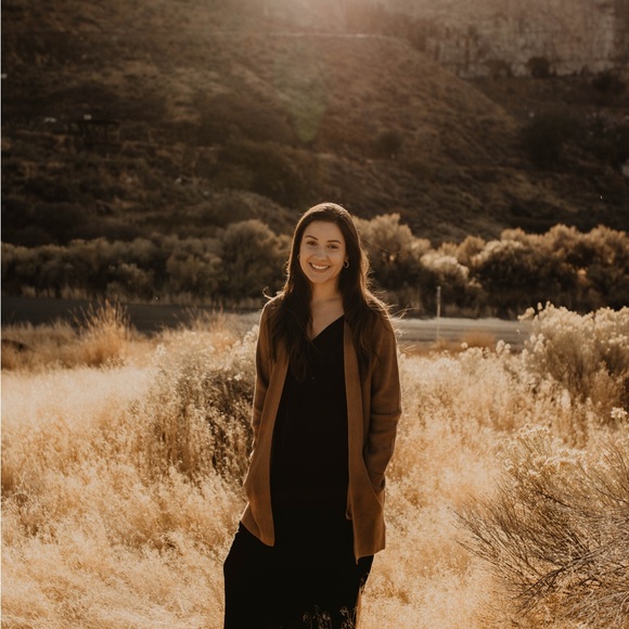 Profile Picture of Kelsie Rogers (@kelsierogers7) on Poshmark