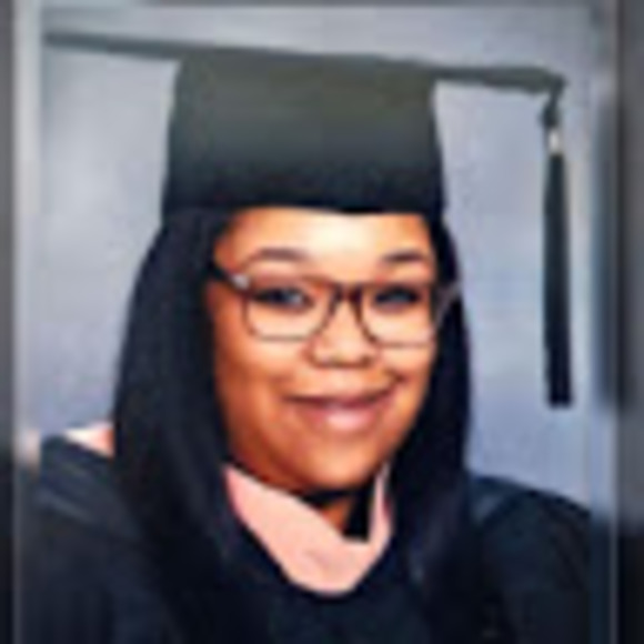 Profile Picture of Sade Dockett (@sadedockett) on Poshmark