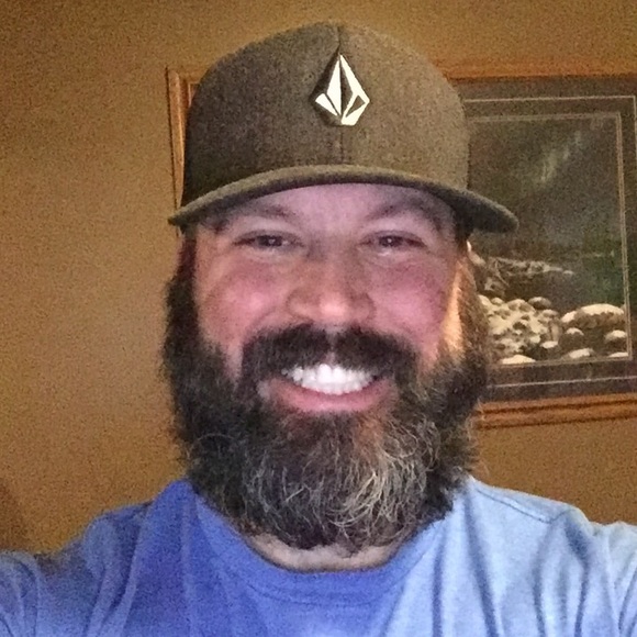 Profile Picture of Brian Ziolkowski (@vinny0018) on Poshmark