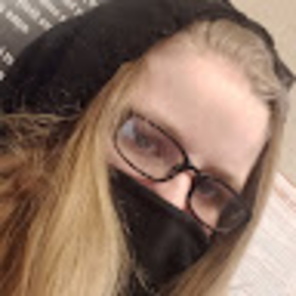 Profile Picture of Alexis Blazek (@queenturtles06) on Poshmark