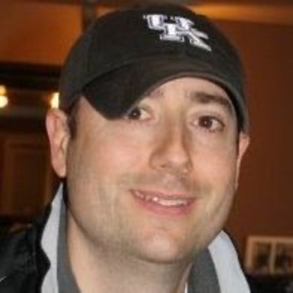 Profile Picture of Alex Fosson (@fosson1) on Poshmark