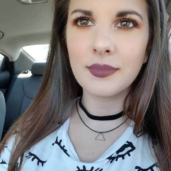 Profile Picture of Rebecca Chinelli (@beekysosneaky) on Poshmark