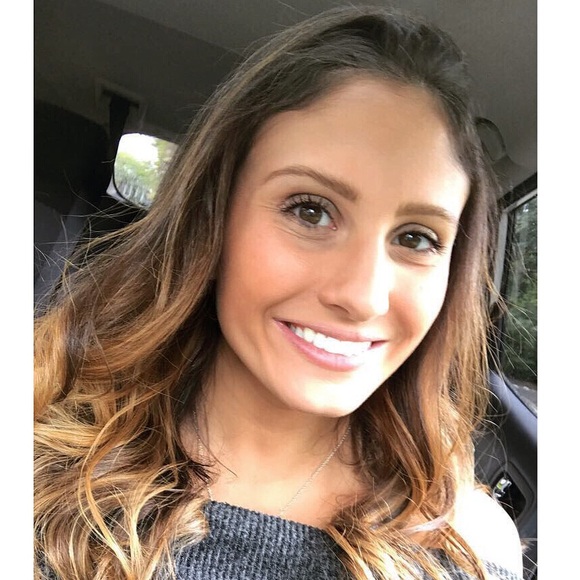 Profile Picture of Emma Albarella (@albaem68) on Poshmark