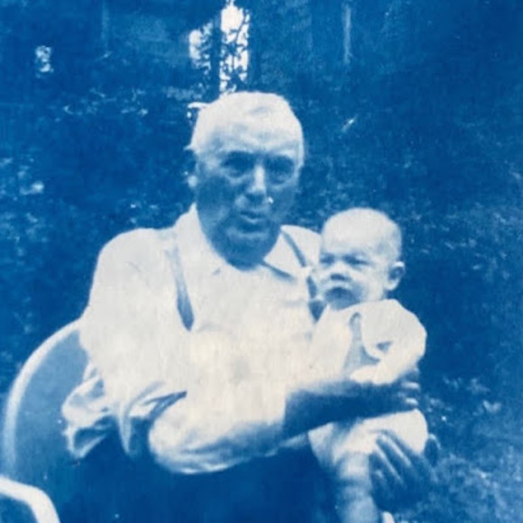 Profile Picture of Quinn Karlok (@karlokquinn) on Poshmark