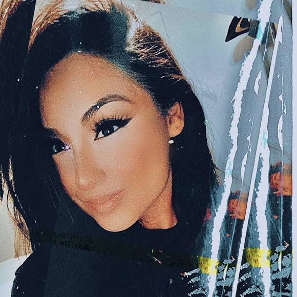 Profile Picture of Monique Camarena (@neekmo) on Poshmark