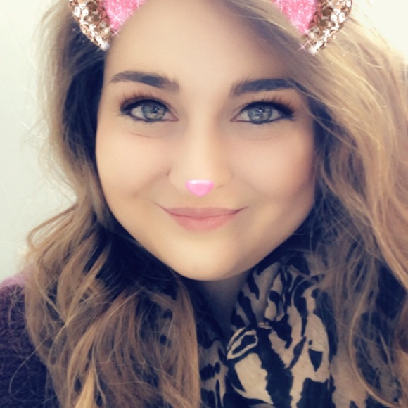 Profile Picture of Danielle Jamieson (@daniimarie524) on Poshmark