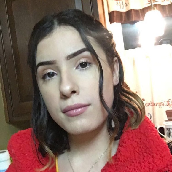 Profile Picture of Sabrina Lauterborn (@sabrina4eve) on Poshmark