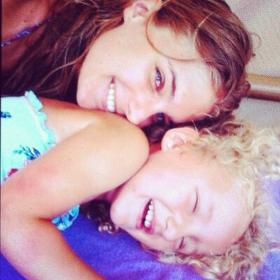 Profile Picture of Josefina Montane (@pinmontane) on Twitter