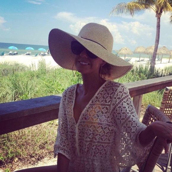 Profile Picture of Amanda Welker (@thisdayandsage) on Poshmark