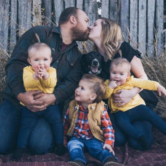 Alyssa Couturier - Poshmark Profile Picture of Alyssa Couturier (@alyssacouturier) on Poshmark