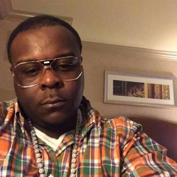 Profile Picture of Ronnie Moore (@moe974) on Poshmark