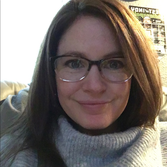 Profile Picture of Danielle Zink (@dzink11216) on Poshmark