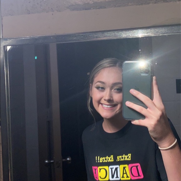 Profile Picture of Megan Handly (@mhandly2121) on Poshmark