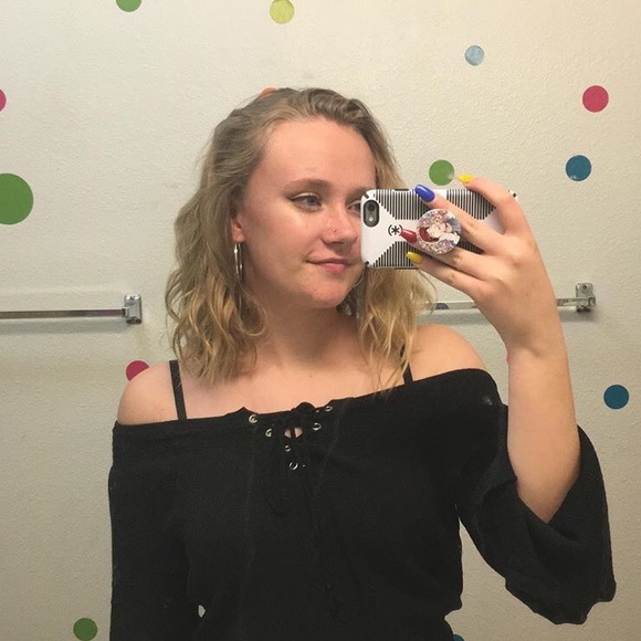 Profile Picture of Alexis Bredestege (@lexibreadstick) on Poshmark