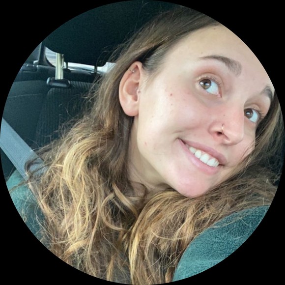 Profile Picture of Liz Emberger (@elizabeth11e) on Poshmark