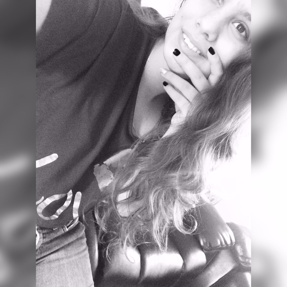 Profile Picture of Liadna Lobaina (@liadna) on Poshmark