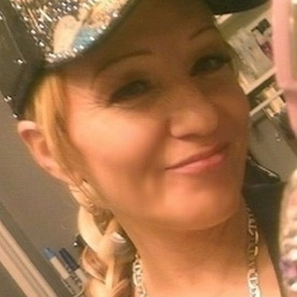 Profile Picture of Tonia Lightfoot (@hoosurmamma) on Poshmark
