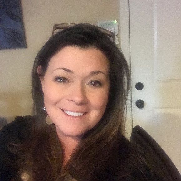 Profile Picture of Aimee Mason (@aimeemason11) on Poshmark