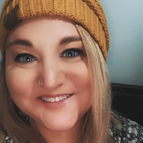Profile Picture of Linnea Johnson (@johnson004) on Poshmark