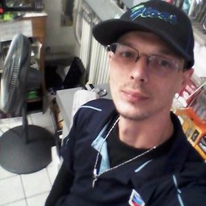 Profile Picture of Darrell Newell (@Trickypenguin86) on Twitter