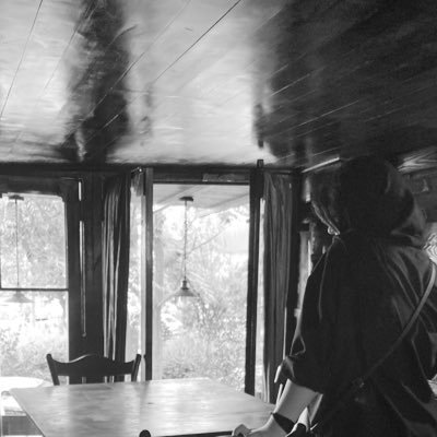 Profile Picture of Nazanin Ntq (@NateqiNazanin) on Twitter