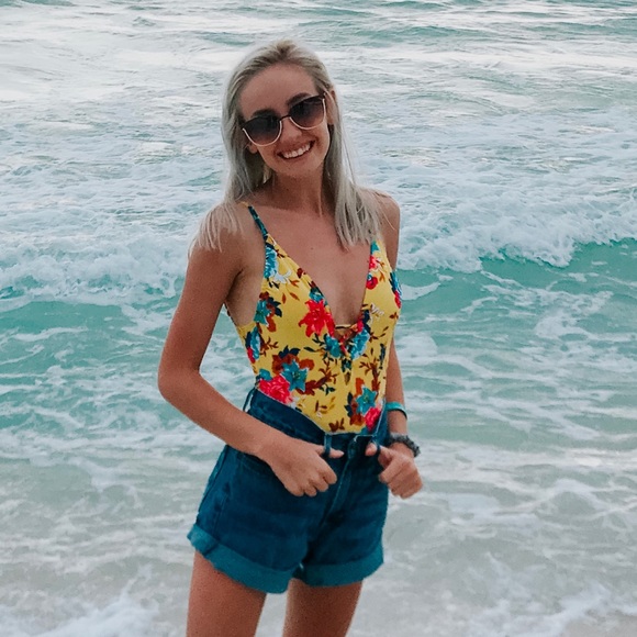 Profile Picture of Baylee Cranfield (@bcranfield) on Poshmark