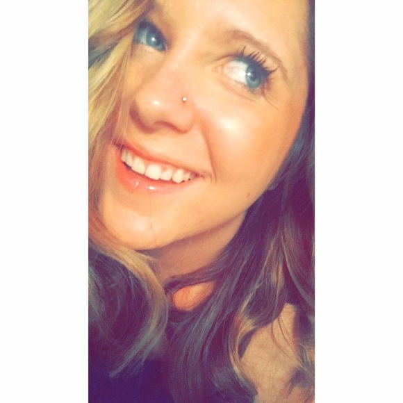 Profile Picture of Kennadi Ondyak (@kennadixxx) on Poshmark