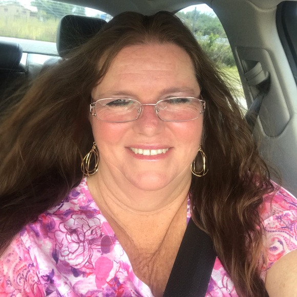 Profile Picture of Roberta Byrd (@roberta821) on Poshmark