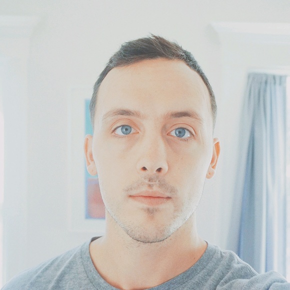 Profile Picture of Robert Hook (@rahook92) on Poshmark